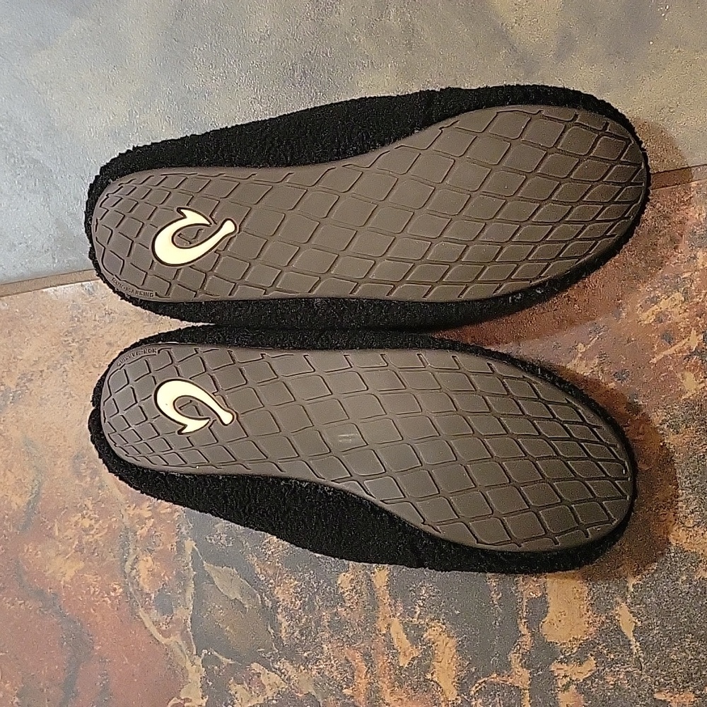 OluKai Women's Black Slippers - Picture 5 of 6